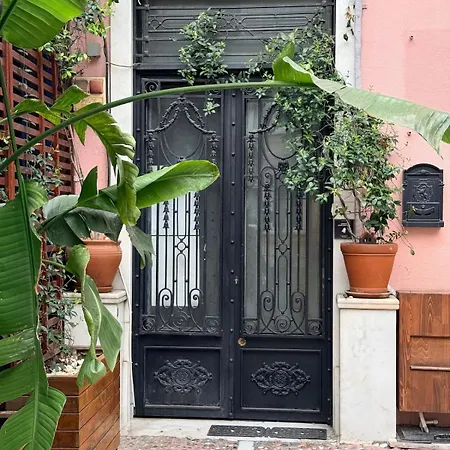 Designer Townhouse In Arnavutkoey, On The Bosphorus * イスタンブール
